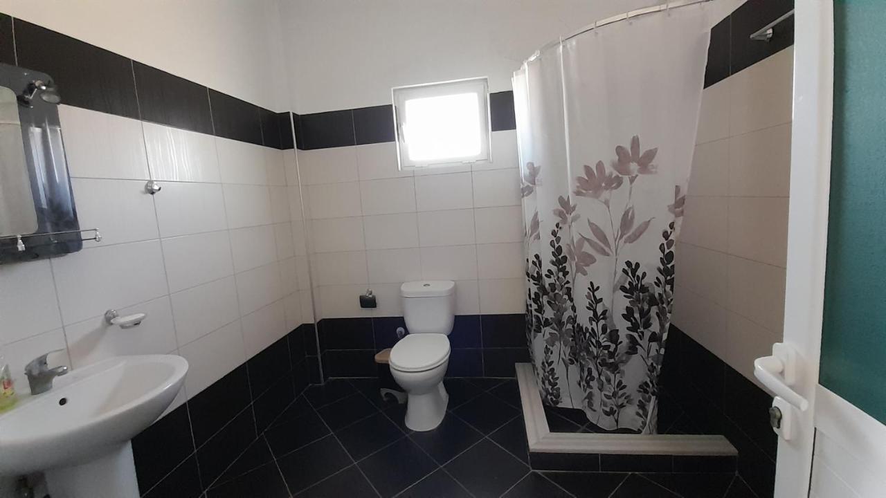 Ksamil'S Island View Hotel Bagian luar foto
